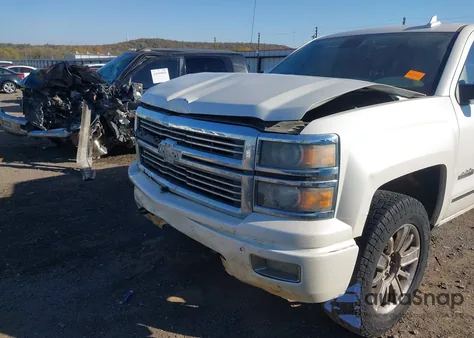 2015 Chevrolet Silverado 1500 High Country z USA, uszkodzony, nr VIN 3GCUKTEJ2FG350572